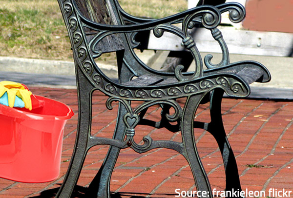 Follow the most practical tips on how to clean metal furniture properly.